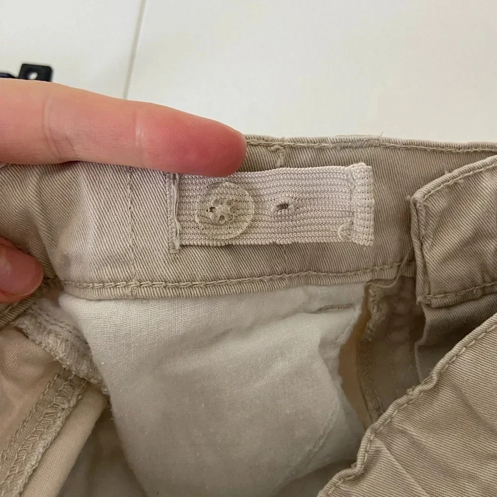 Children’s Place girl’s‎ tan khaki stretch shorts — size 10